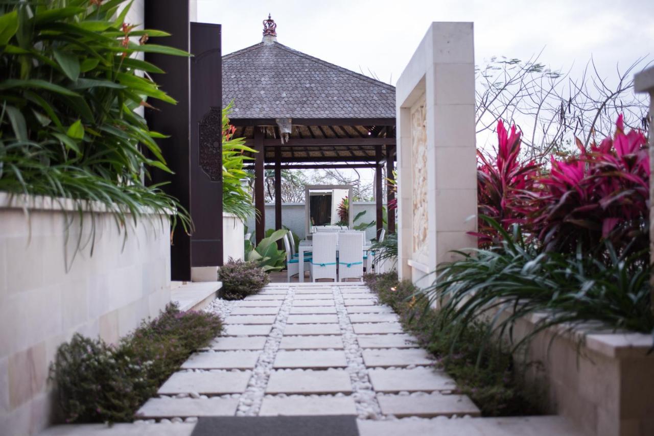 Adhiloka Hotel